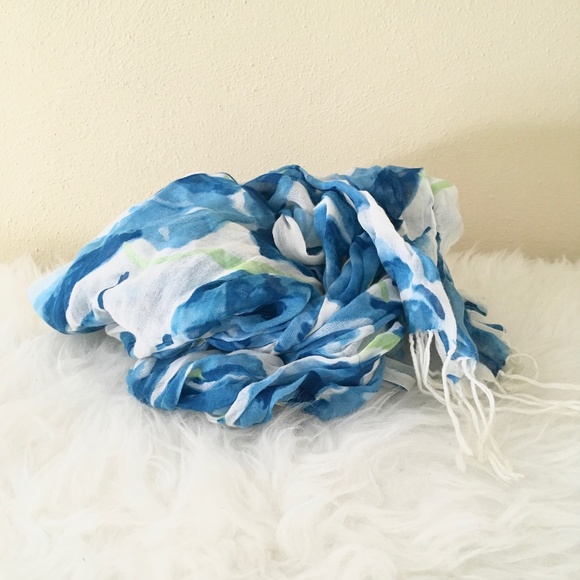 Hollister Accessories - ❌SOLD!❌ Hollister Blue Floral Leaf Print Scarf